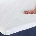 10_MATTRESS-detail-hand