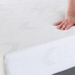 8_MATTRESS-detail-hand